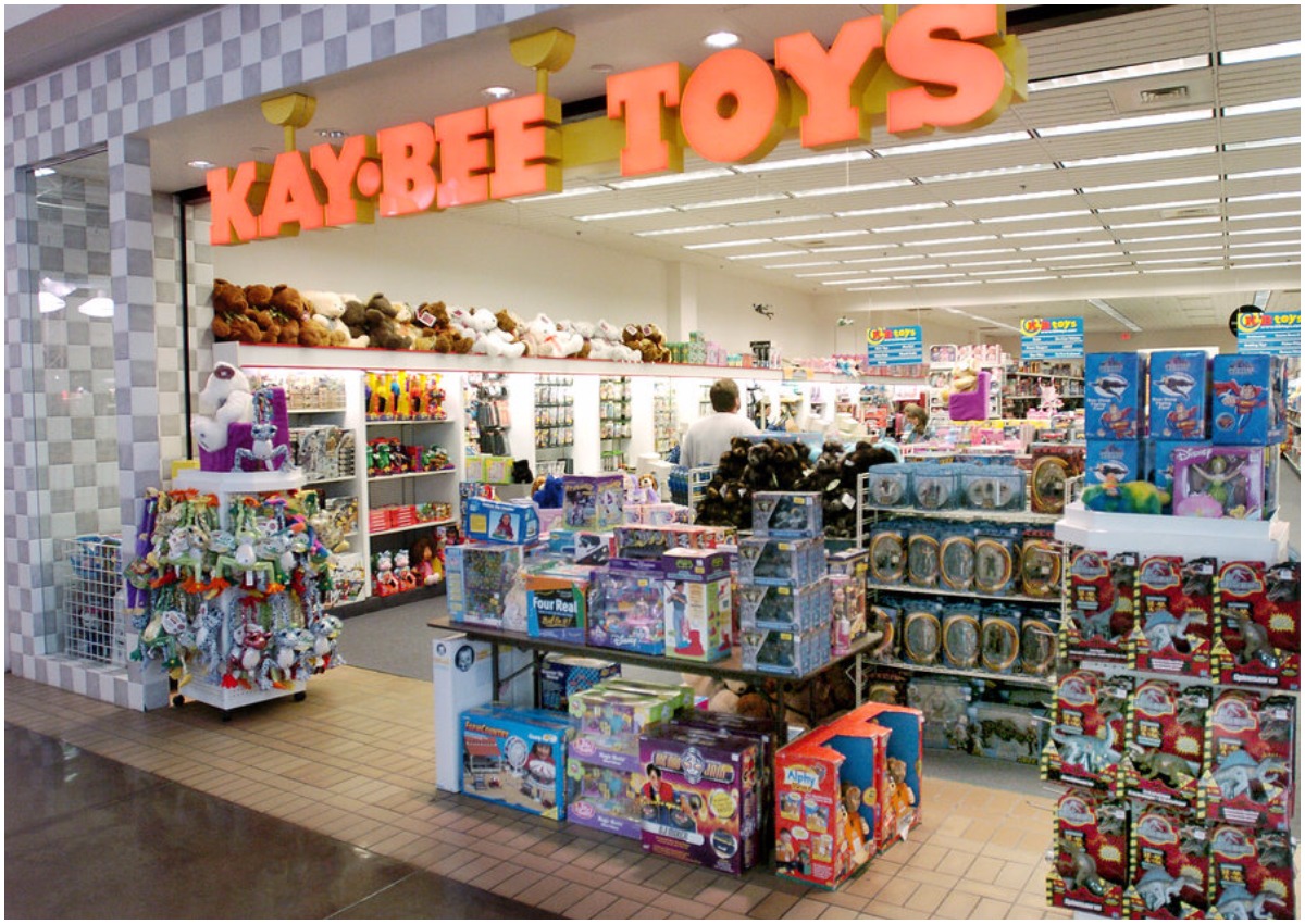 10-stores-from-the-90s-we-loved-but-never-actually-bought-something-from