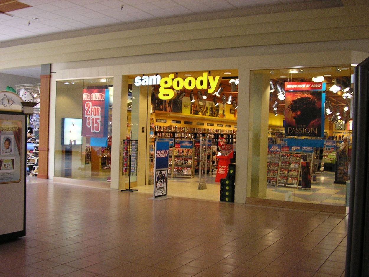 10-stores-from-the-90s-that-will-make-you-miss-hanging-out-at-the-mall